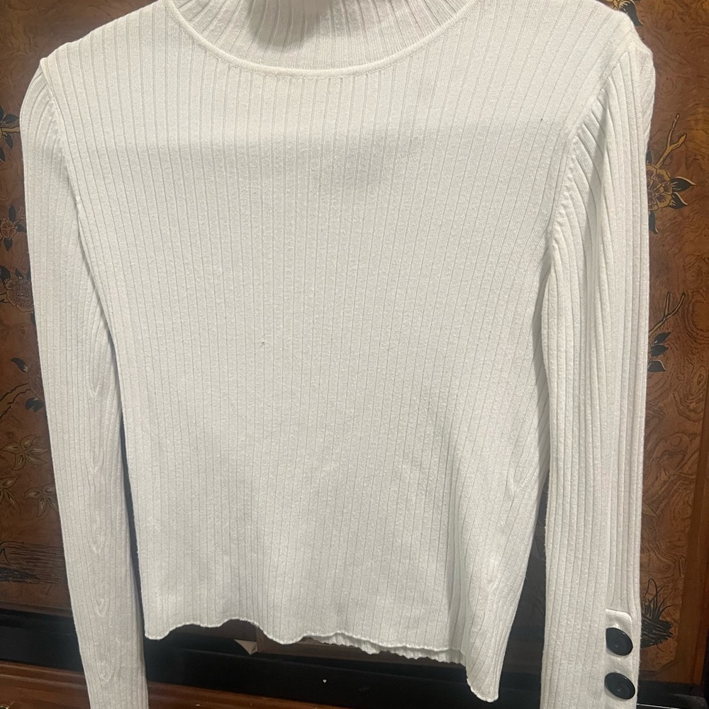 Zara White Ribbed Long Sleeve Top with black buttons